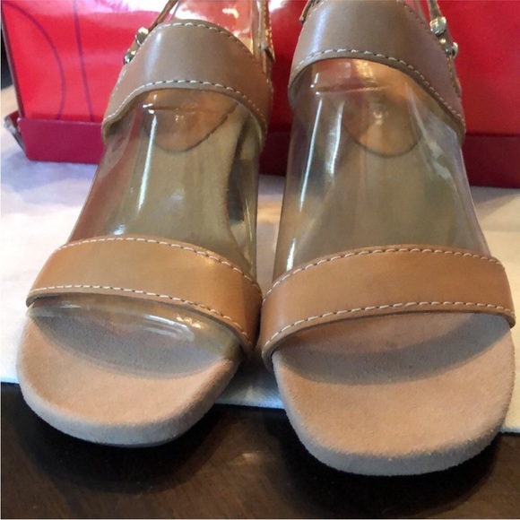 Aerosoles Howdy Skies tan leather comfy stacked heel back strap sandals + box - Picture 3 of 13